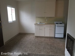 7103 W Arrowhead Ave in Kennewick, WA - Building Photo - Building Photo