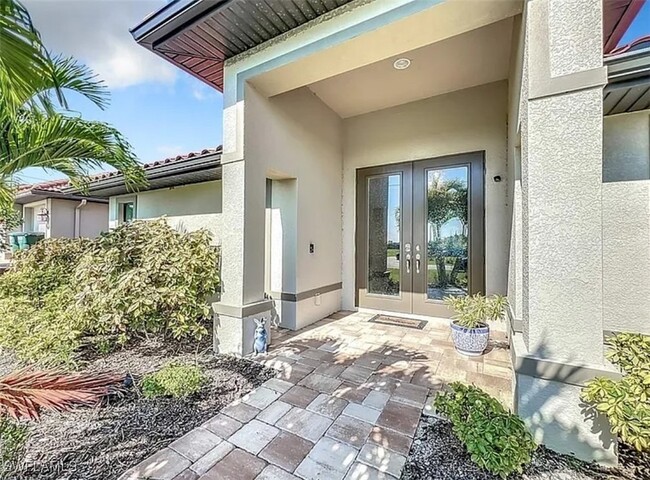 646 NE 5th Pl in Cape Coral, FL - Building Photo - Building Photo