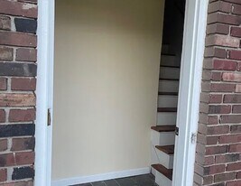 9 Mirijo Rd in Danbury, CT - Building Photo