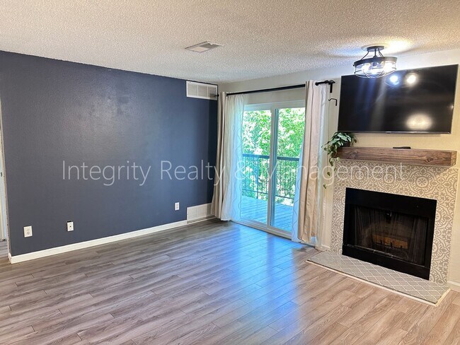 2575 S Syracuse Way in Denver, CO - Building Photo - Building Photo