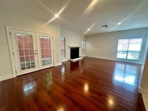 2486 Bering Dr in Houston, TX - Building Photo - Building Photo