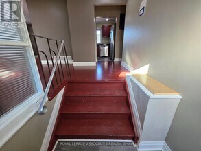 33 Kilbride Rd in Toronto, ON - Building Photo - Building Photo