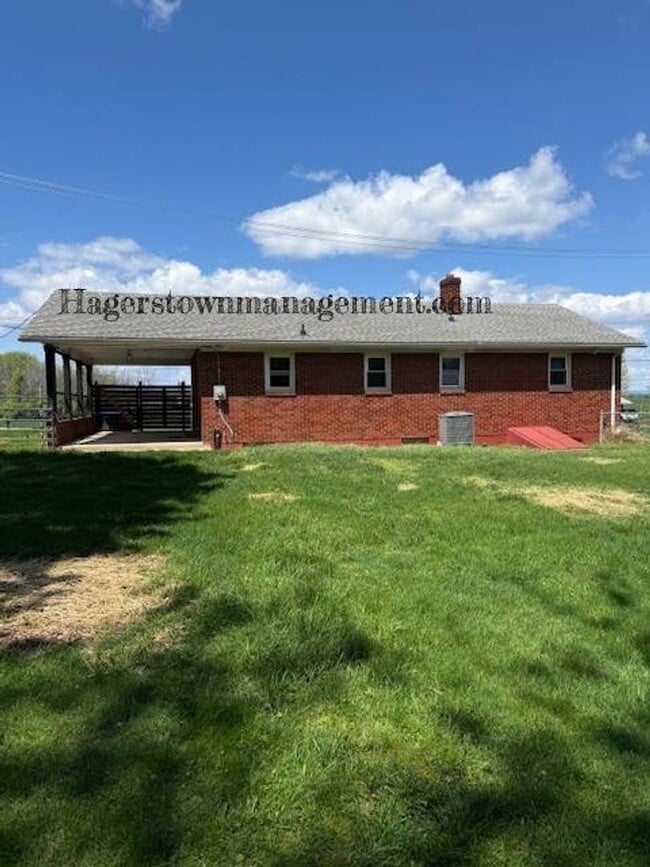 10894 Grindstone Hill Rd in Greencastle, PA - Building Photo - Building Photo