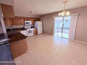 135 S Suzanne Ct in Merritt Island, FL - Building Photo - Building Photo
