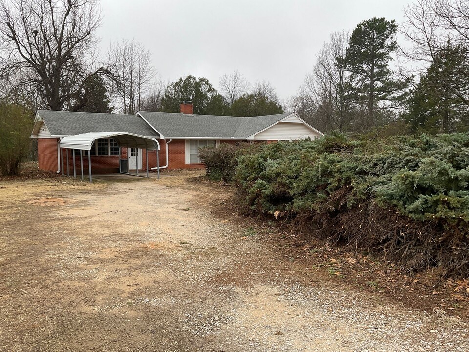 34403 Lake Rd in Shawnee, OK - Building Photo