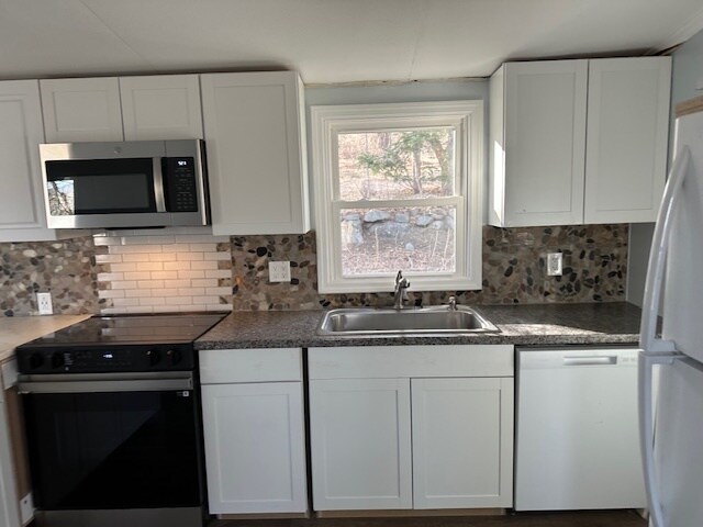 11 Hillside Ave in Highland, NY - Building Photo