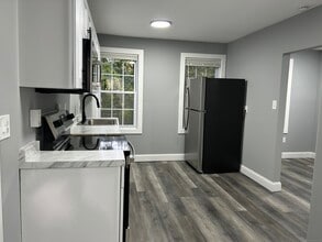 92 Boswell Ave in Norwich, CT - Foto de edificio - Building Photo