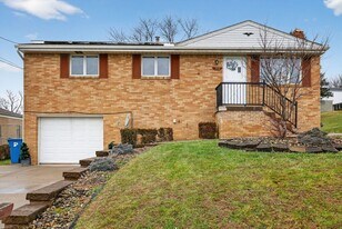 213 Tilford Rd in Pittsburgh, PA - Building Photo