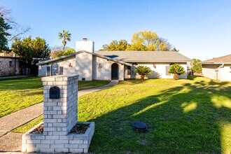 9324 Ranchero in San Antonio, TX - Building Photo - Building Photo