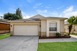 333 W Riverbend Dr in Sunrise, FL - Building Photo