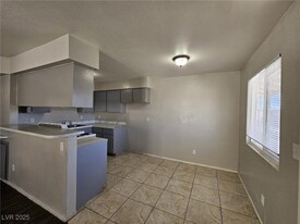 4224 N Vornsand Dr, Unit 3 in Las Vegas, NV - Building Photo