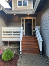 381 E Lakeshore Dr in Allyn, WA - Building Photo - Building Photo