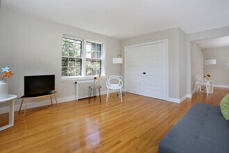 8 Kilsyth Ter, Unit 43 in Boston, MA - Foto de edificio - Building Photo