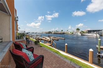 800 River Point Dr in Naples, FL - Foto de edificio - Building Photo