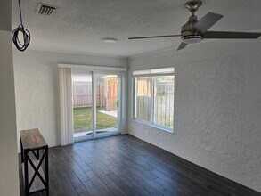 18942 SE Hillcrest Dr in Jupiter, FL - Building Photo - Building Photo