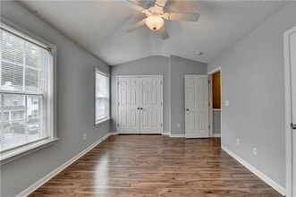 4645 Valais Ct in Alpharetta, GA - Foto de edificio - Building Photo