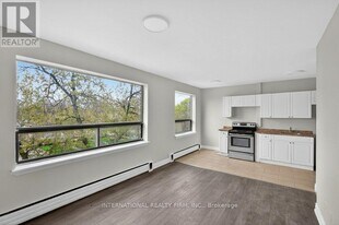 295 Melvin Ave in Hamilton, ON - Building Photo