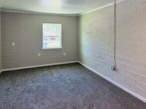 427 Wood St in Navasota, TX - Building Photo - Building Photo