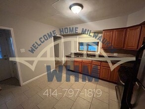 1916 S 75th St in West Allis, WI - Building Photo - Building Photo