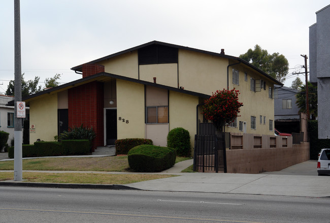 828 Centinela Ave in Inglewood, CA - Foto de edificio - Building Photo