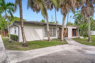 Brisa Apartment Homes in Sunrise, FL - Building Photo - Building Photo