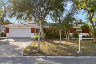 885 James St in Dunedin, FL - Building Photo