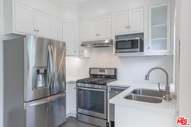 31 Breeze Ave in Los Angeles, CA - Building Photo - Building Photo