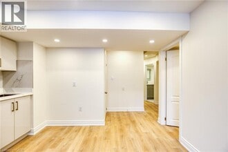 5557 Oscar Peterson Blvd in Mississauga, ON - Building Photo - Building Photo