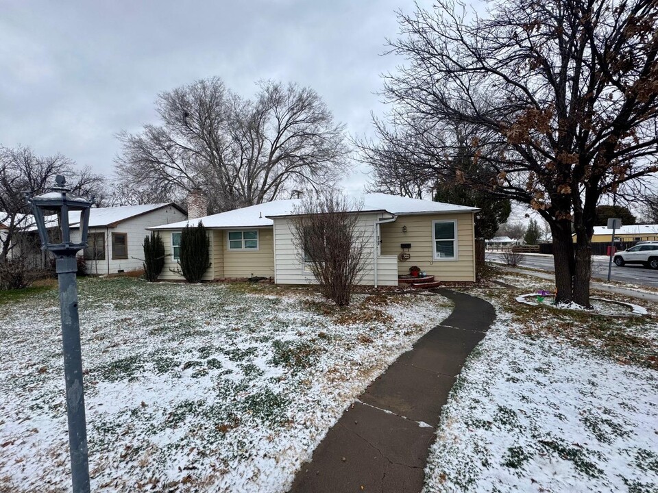 2702 30th St in Lubbock, TX - Building Photo