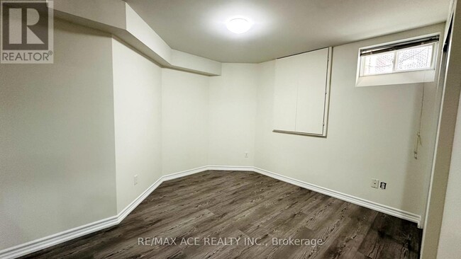 20 Ponymeadow Way in Brampton, ON - Building Photo - Building Photo