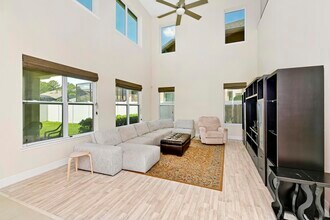 8731 Peachtree Park Ct in Windermere, FL - Foto de edificio - Building Photo