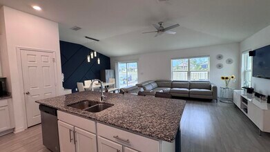 5635 NW Pine Trail Cir in Port St. Lucie, FL - Building Photo - Building Photo