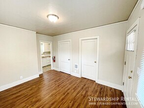 2024 Emerald St in Eugene, OR - Foto de edificio - Building Photo