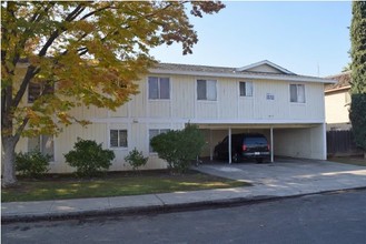 Bates Apartments in Dinuba, CA - Building Photo - Building Photo