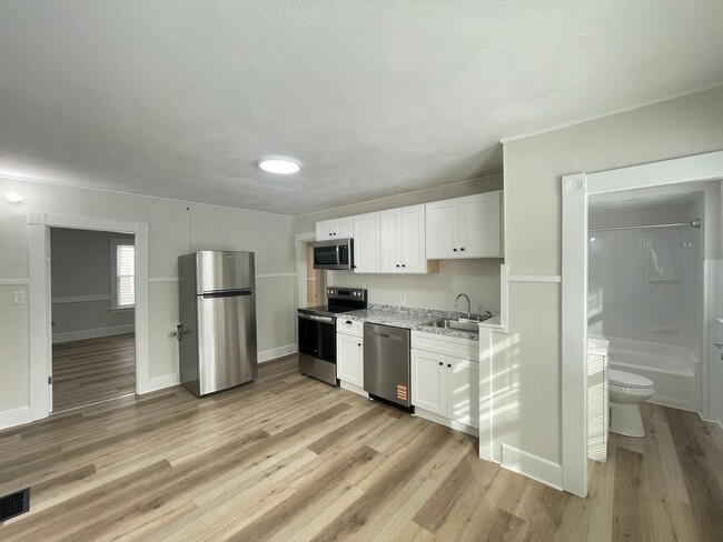 193 W Mitchell St-Unit -1 in Manchester, NH - Building Photo - Building Photo