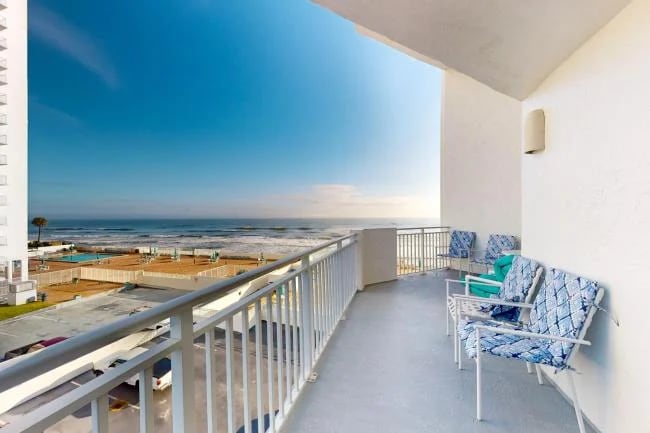 3047 S Atlantic Ave in Daytona Beach, FL - Building Photo - Building Photo