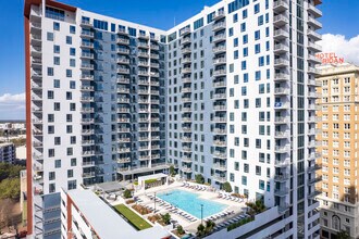 Nine15 in Tampa, FL - Foto de edificio - Building Photo