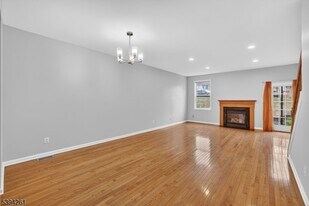 535 Coventry Dr in Nutley, NJ - Building Photo