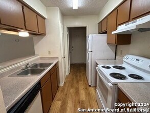 14526 Waddesdon Bluff in San Antonio, TX - Building Photo - Building Photo