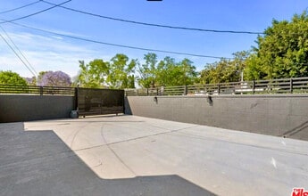 8625 Melvil St in Los Angeles, CA - Foto de edificio - Building Photo