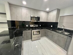 5140 SW 40th Ave, Unit 27C in Fort Lauderdale, FL - Foto de edificio - Building Photo