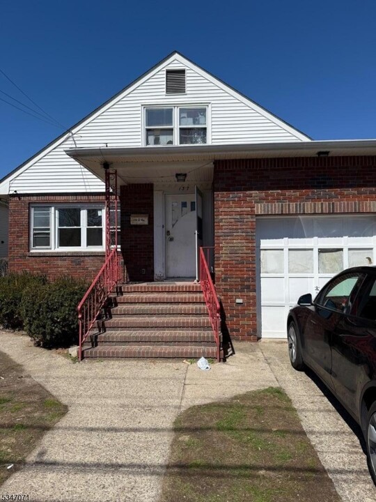 137 Illinois Ave in Paterson, NJ - Building Photo