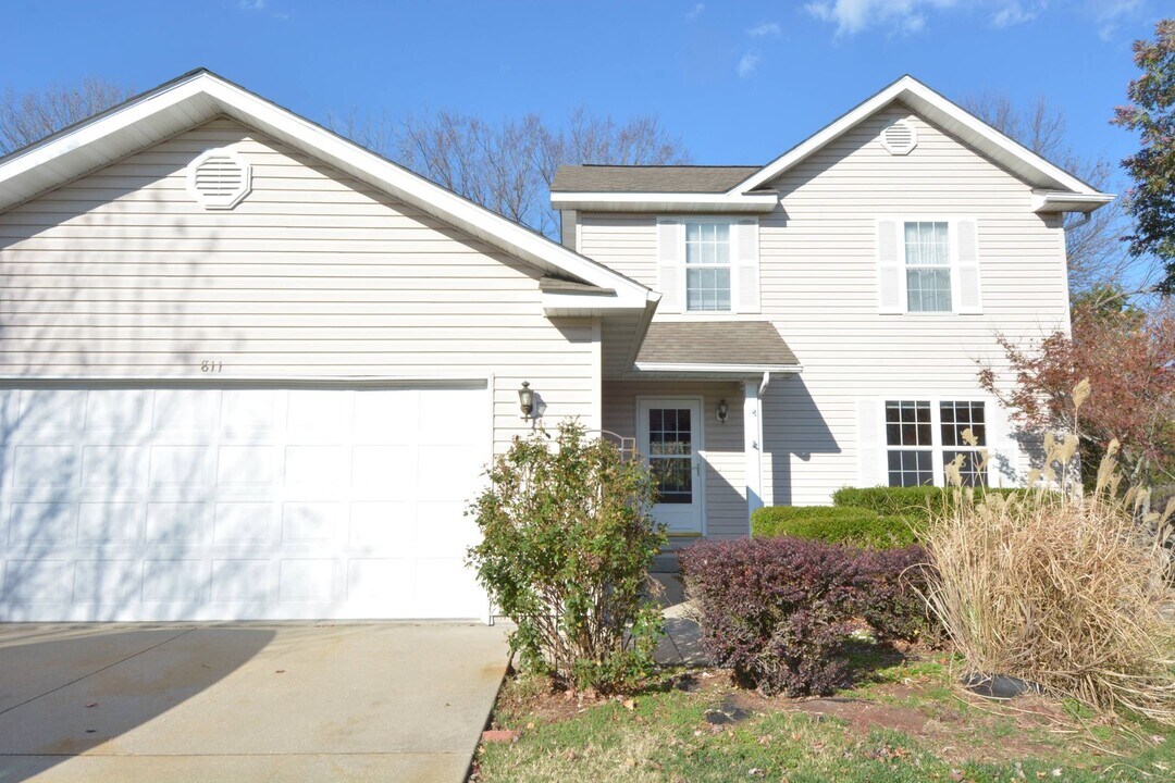 811 Oxford Dr in Rolla, MO - Building Photo