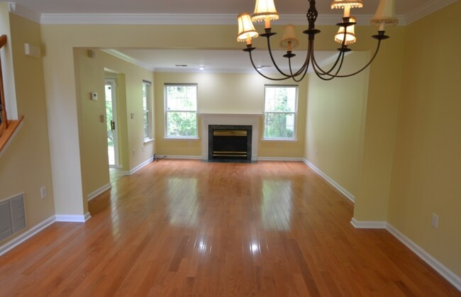 328 Enclave Ln in Bedminster, NJ - Building Photo - Building Photo
