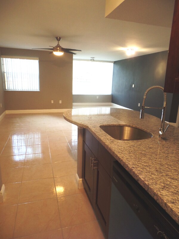 2890 N Oakland Forest Dr in Oakland Park, FL - Building Photo - Building Photo