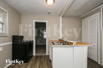 4742 Normal Ave in Lawrence, IN - Foto de edificio - Building Photo