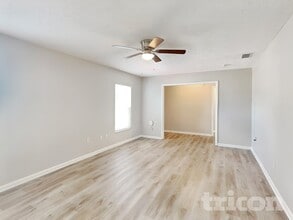 604 Barkfield Loop in Brandon, FL - Foto de edificio - Building Photo