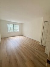 9301 SW 92nd Ave, Unit A303 in Miami, FL - Building Photo - Building Photo