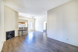 11347 Califa St in North Hollywood, CA - Building Photo