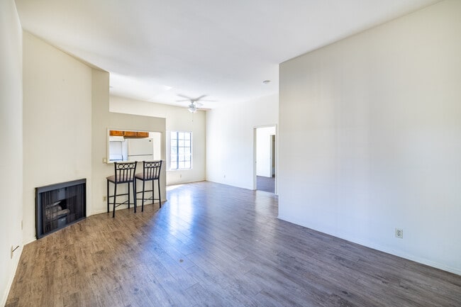 11347 Califa St in North Hollywood, CA - Foto de edificio - Building Photo